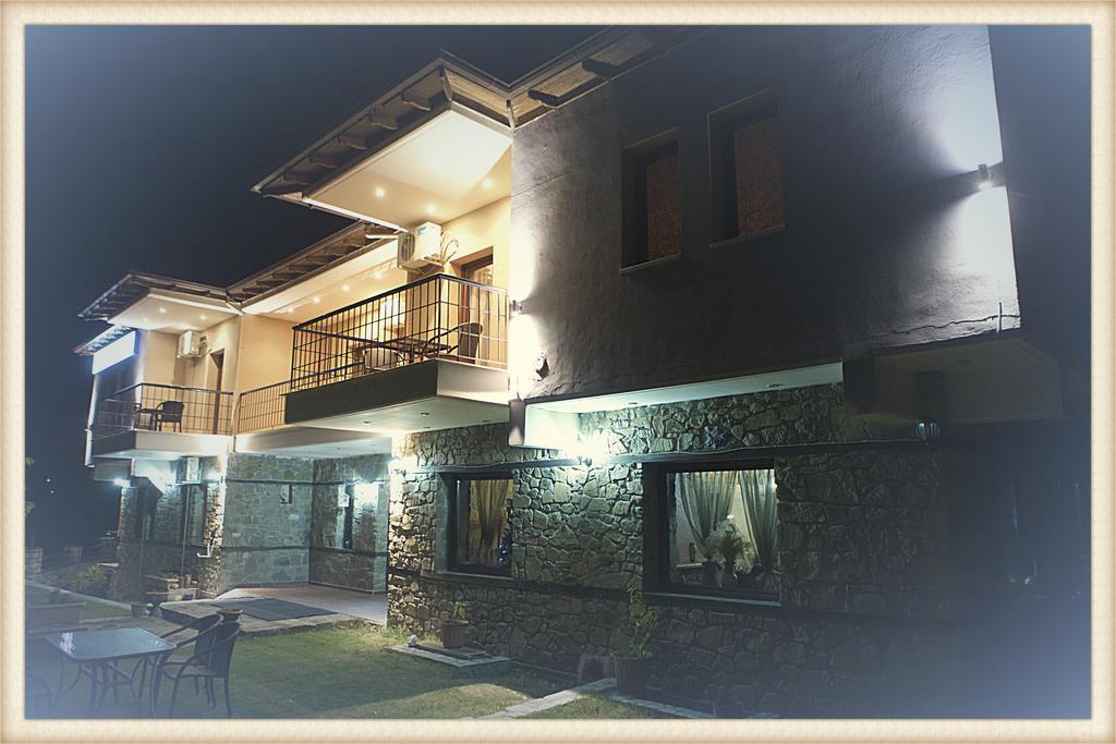 Voreas Hotel Káto Loutrákion Exterior foto